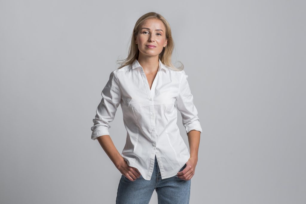 camisa branca clássica para ir trabalhar 