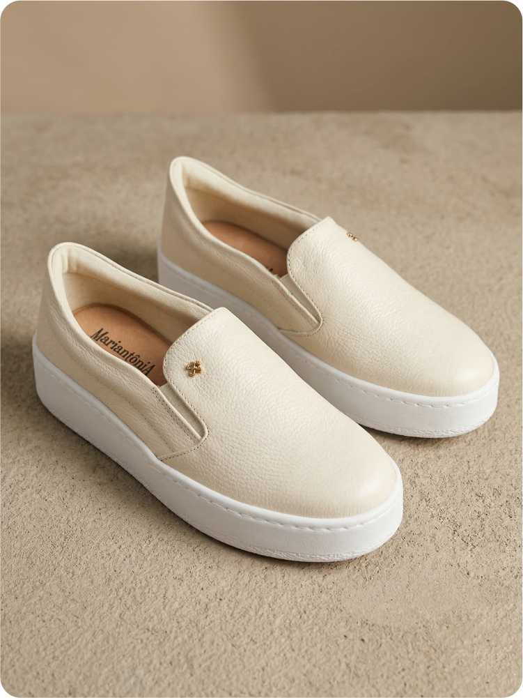 Tênis feminino confortável slip on off white em couro legítimo Mariantônia